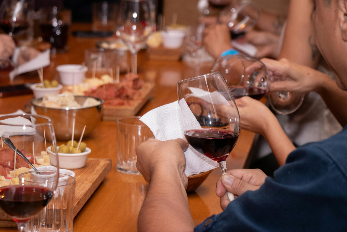 Group Tastings: How to Navigate Shared Experiences
