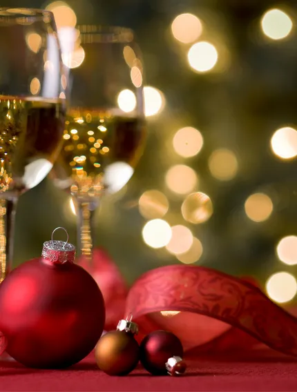 Plan your festive wine experience with Bordeaux reds, whites, and Sauternes. Discover perfect pairings, gifts, and vineyard visits this holiday season