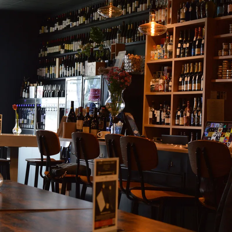 Le Sobre Chartrons wine bar in Bordeaux